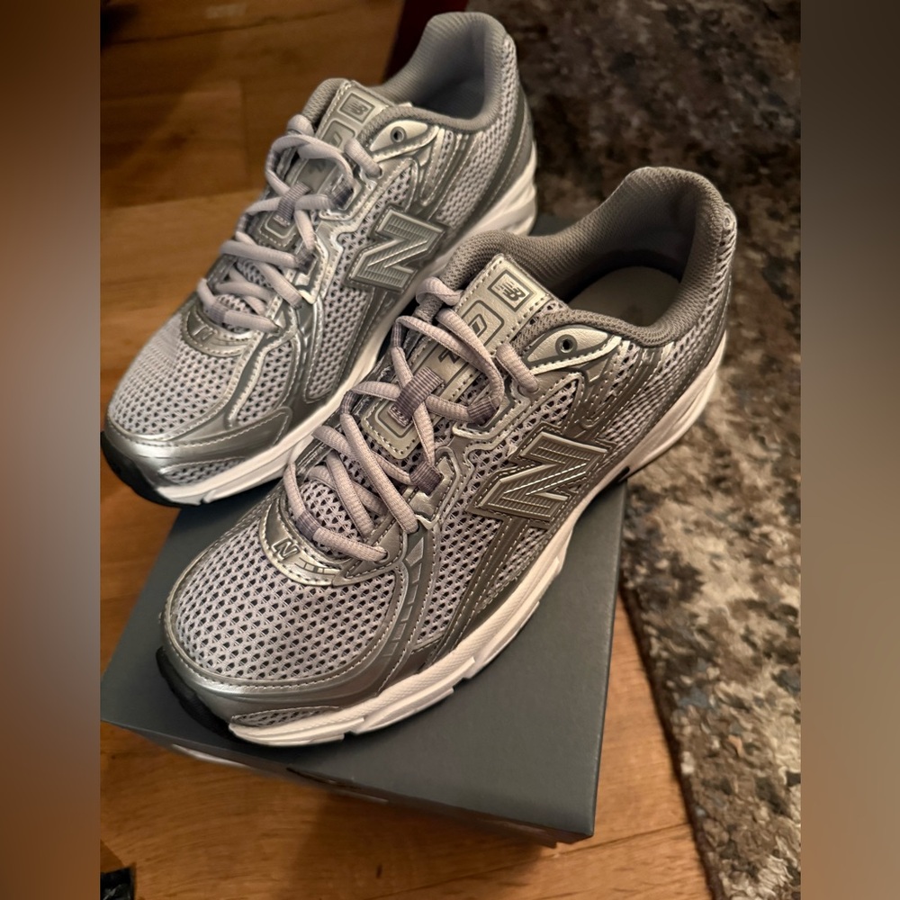 ****sold*******New Balance 740 Metallic Gray Silver Running Shoes Women’s 8D
